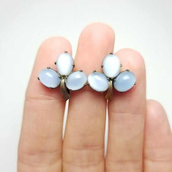Vintage Sterling Silver Light Blue Cabochon Cat's Eye Screw Back Earrings - Picture 7 of 7